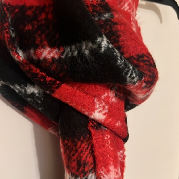 Victoria’s Secret Scarf 🧣 - Picture 7 of 9